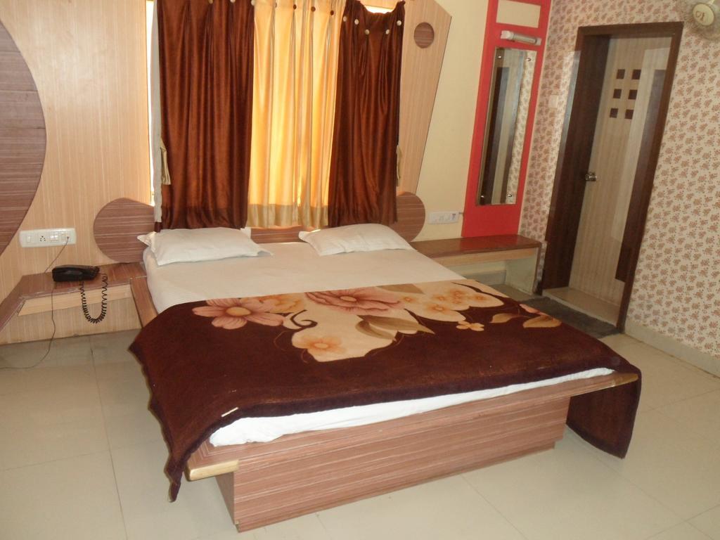 Hotel Raj Palace Dwarka  Exterior photo