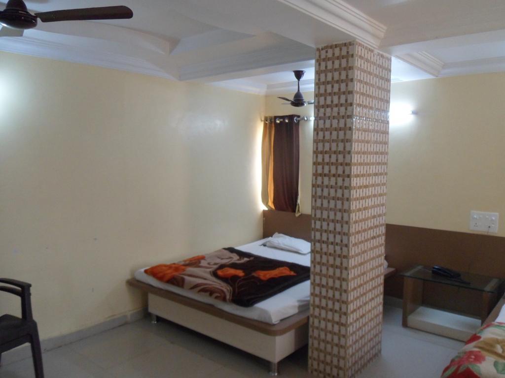 Hotel Raj Palace Dwarka  Room photo