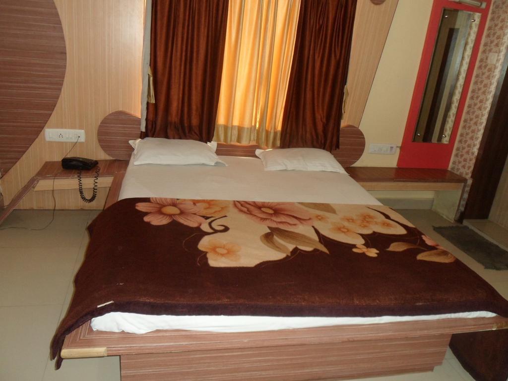 Hotel Raj Palace Dwarka  Room photo