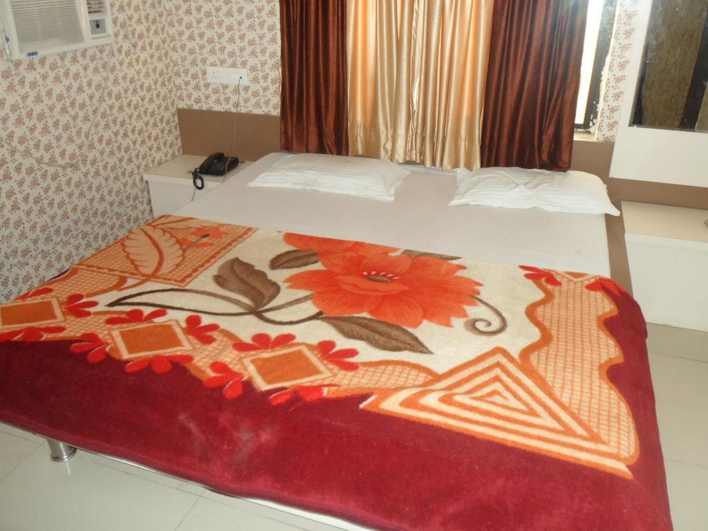 Hotel Raj Palace Dwarka  Exterior photo