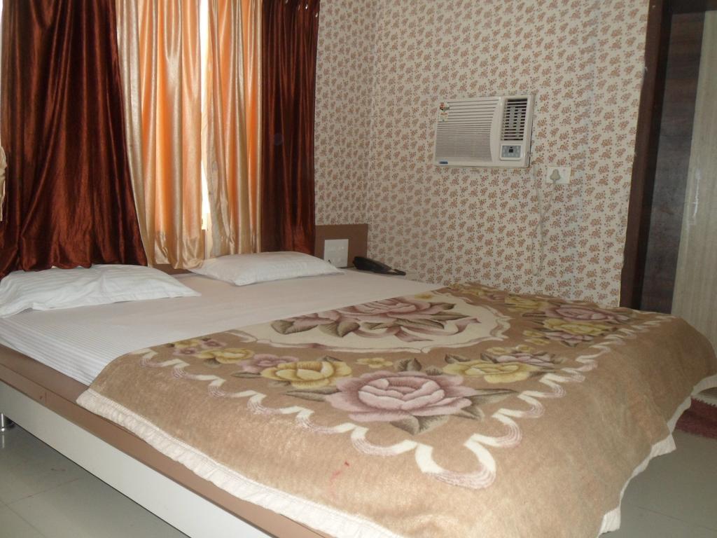 Hotel Raj Palace Dwarka  Exterior photo