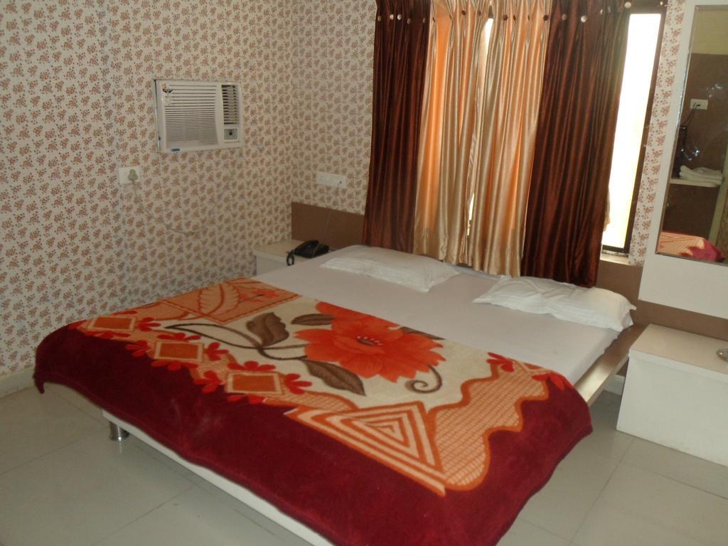 Hotel Raj Palace Dwarka  Exterior photo