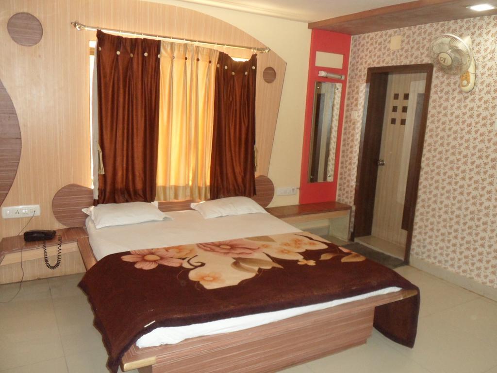 Hotel Raj Palace Dwarka  Room photo