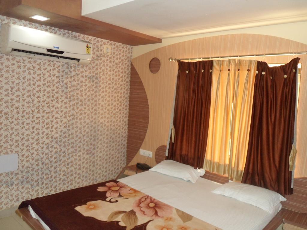 Hotel Raj Palace Dwarka  Exterior photo