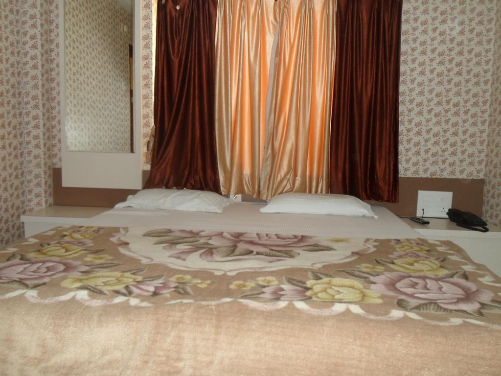Hotel Raj Palace Dwarka  Exterior photo