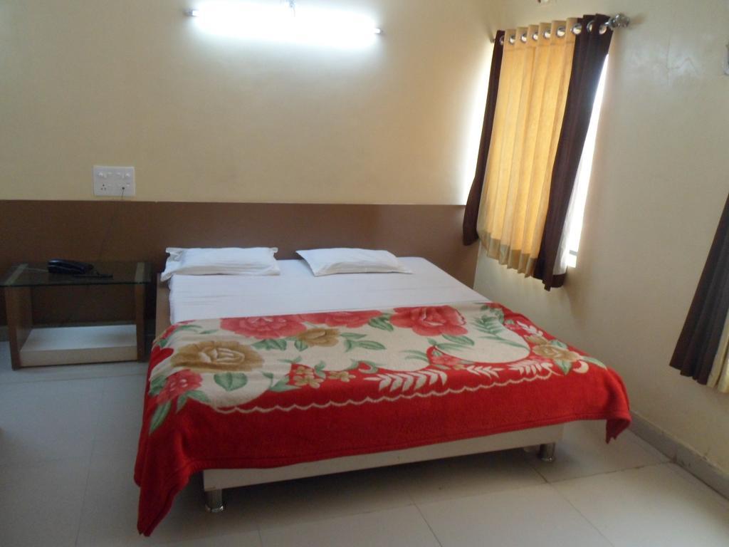Hotel Raj Palace Dwarka  Room photo